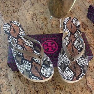 💯 Authentic Tory Burch Snakeskin Flip flops!